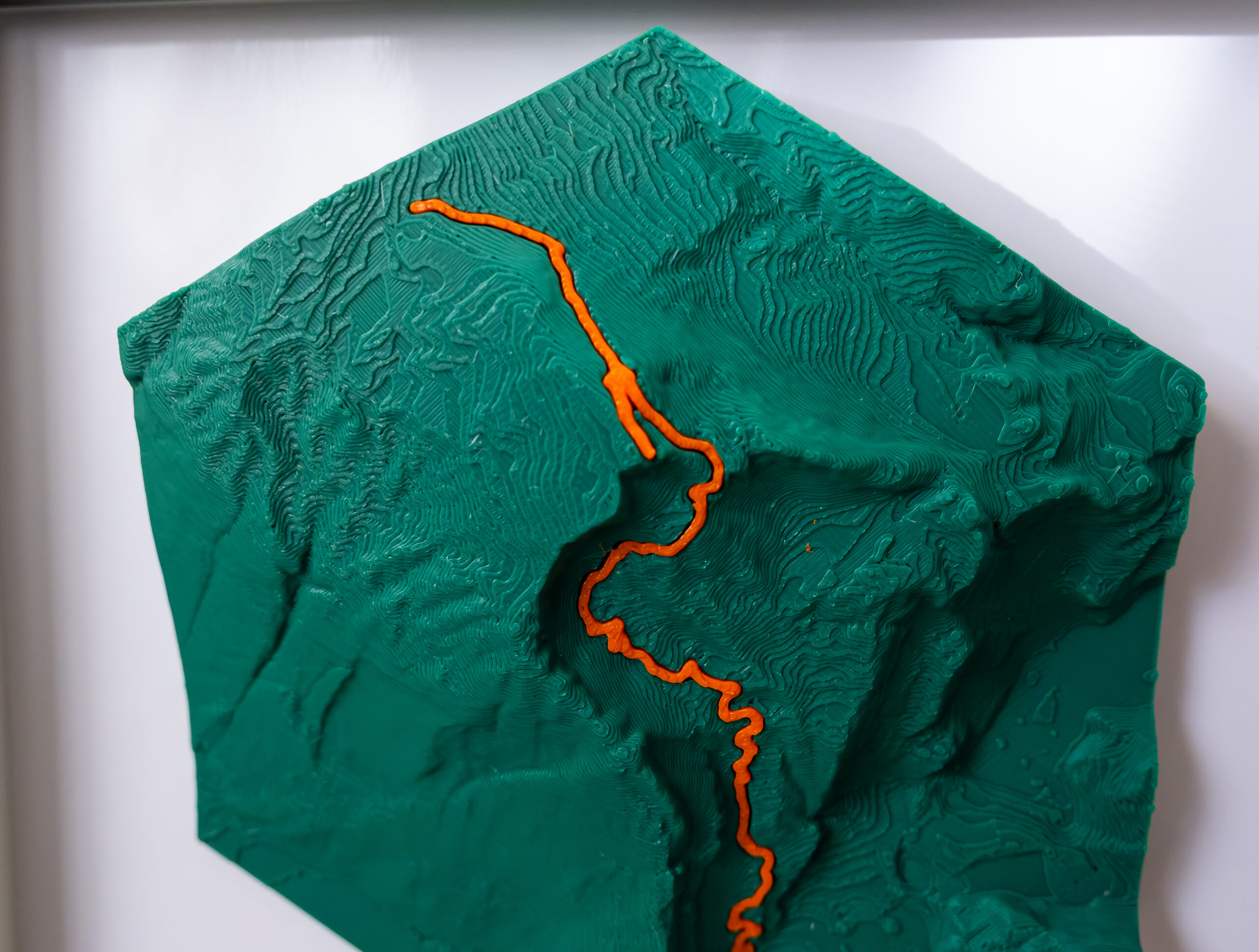 Detaliu relief 3D cu traseu evidențiat